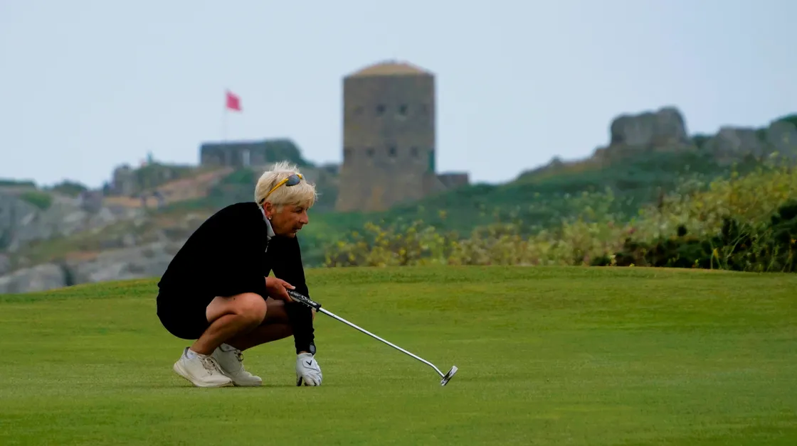 Di Aitchison overcame Clare Tee in the semi-finals.