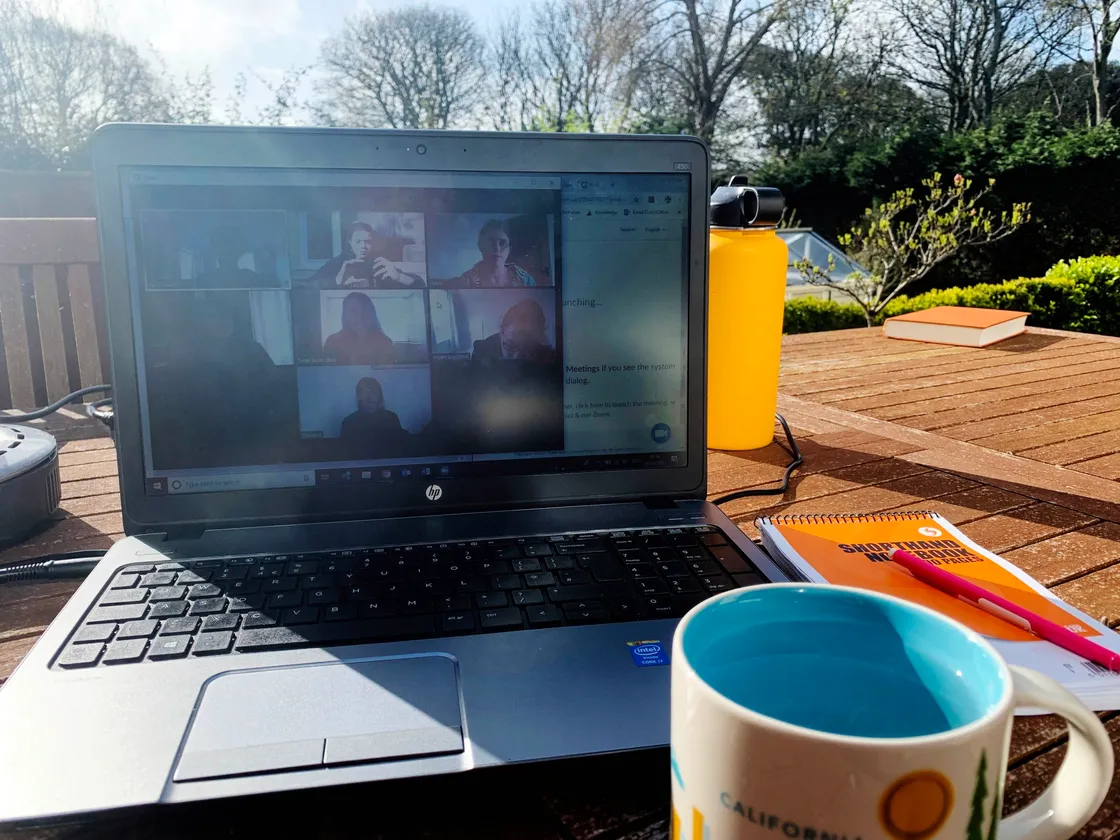 Virtual reporters meeting. (27898277)