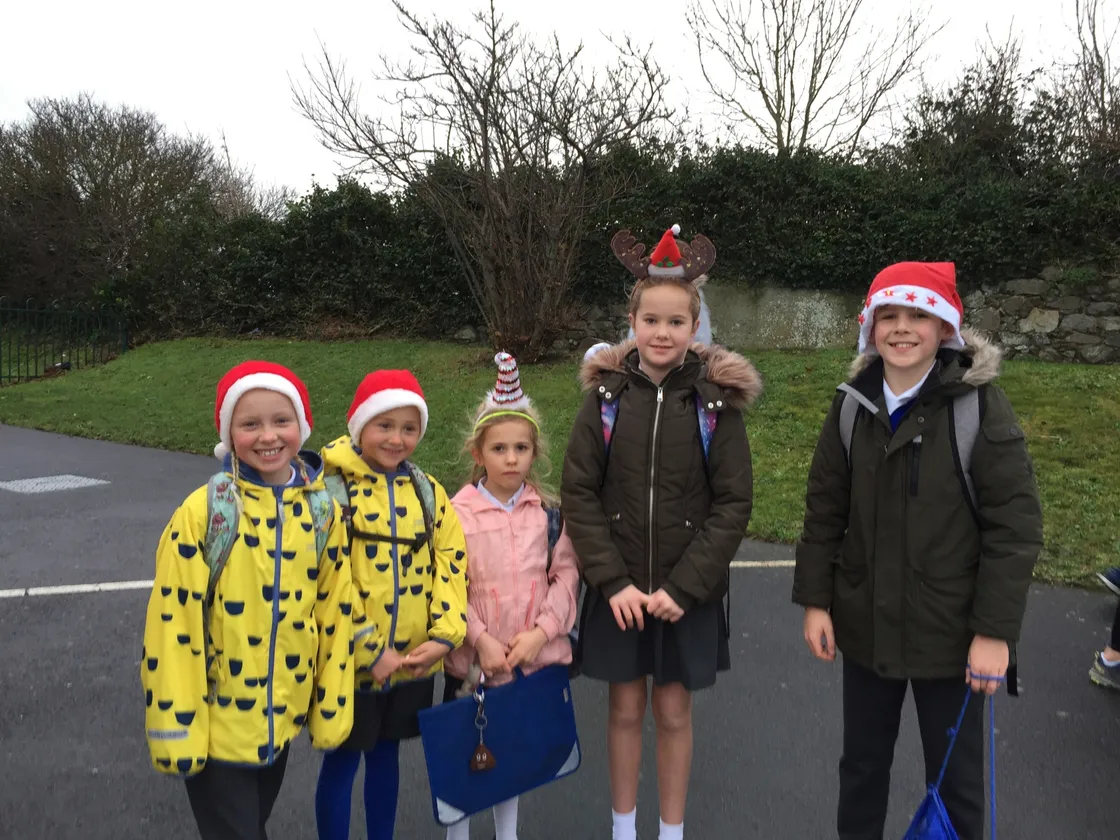 Left to right: Indie Warren, 8, Willow Warren, 7, Indie Gallienne, 6, Lexi Fischer, 11, and Joe Ward, 11.  (26683823)