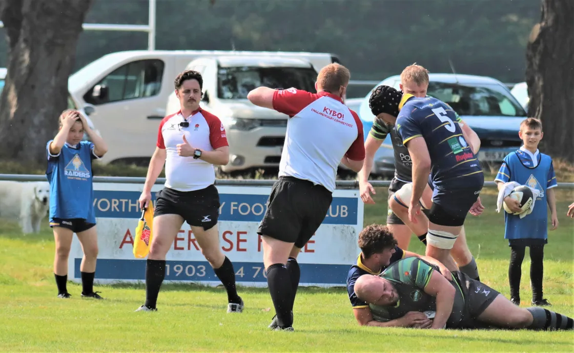 Sam Steventon dives over the line. (Picture by Mike Marshall, 29954751)