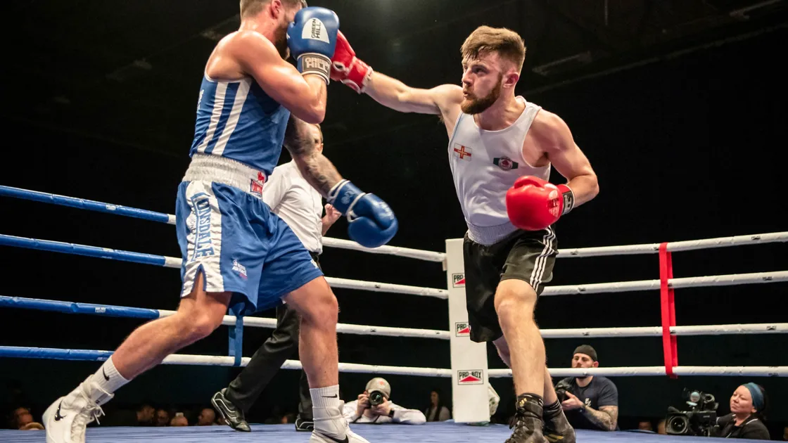 Bill-topper Sumner marks 50th fight in great style