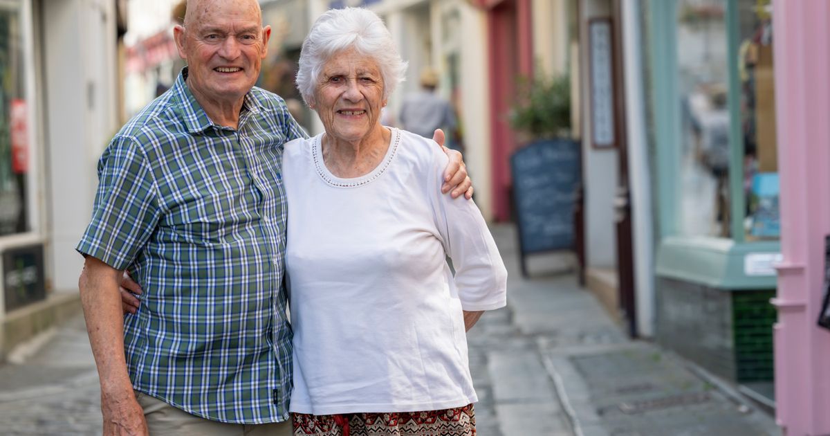 Diamond anniversary couple return to honeymoon island
