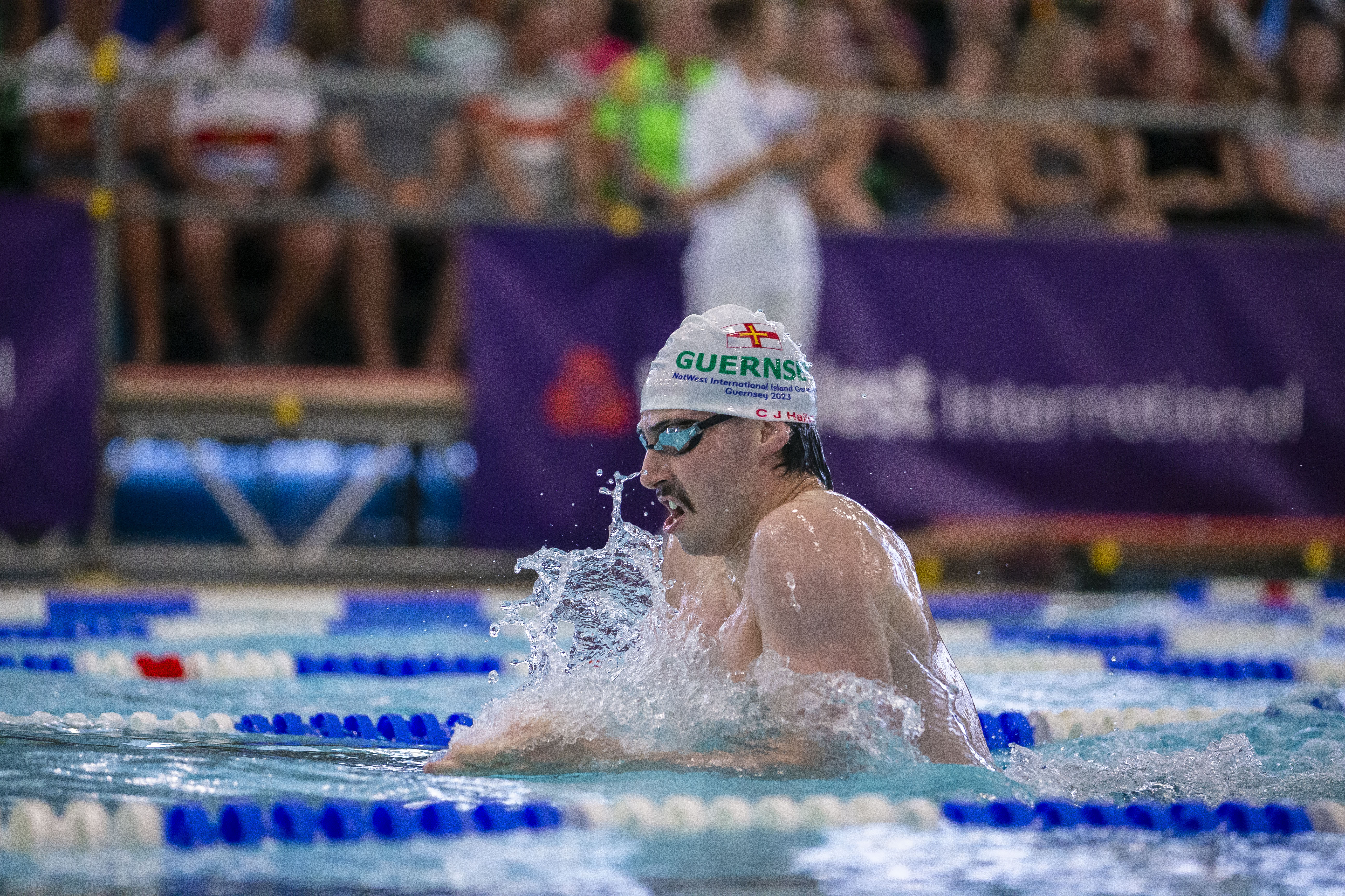 Hallett breaks record and takes sixth in Britain chasing Peaty