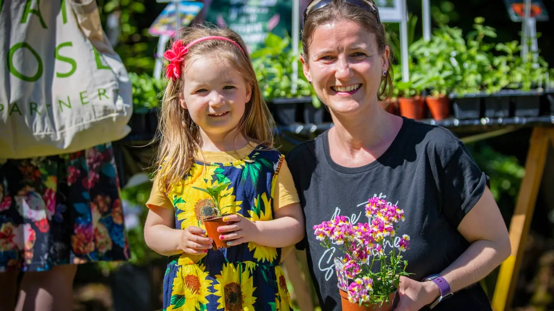Amelia Dean, 3, and Lindsey Dean with the flowers they bought at Sausmarez Manor yesterday. (Picture by Sophie Rabey, 29606539)