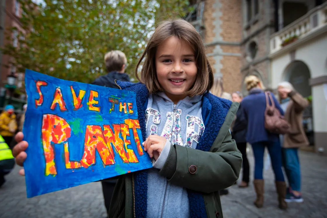 Rosie Smith, 7, with her banner showing the world on fire.(30169572)