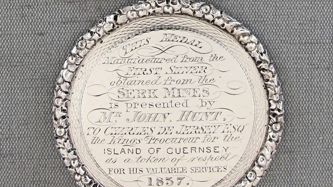 The silver Sark Medal, which went missing in 1970, is back in the island after a gold and medal specialist who was asked to find out more about the medal by a collector contacted Guernsey Museum.