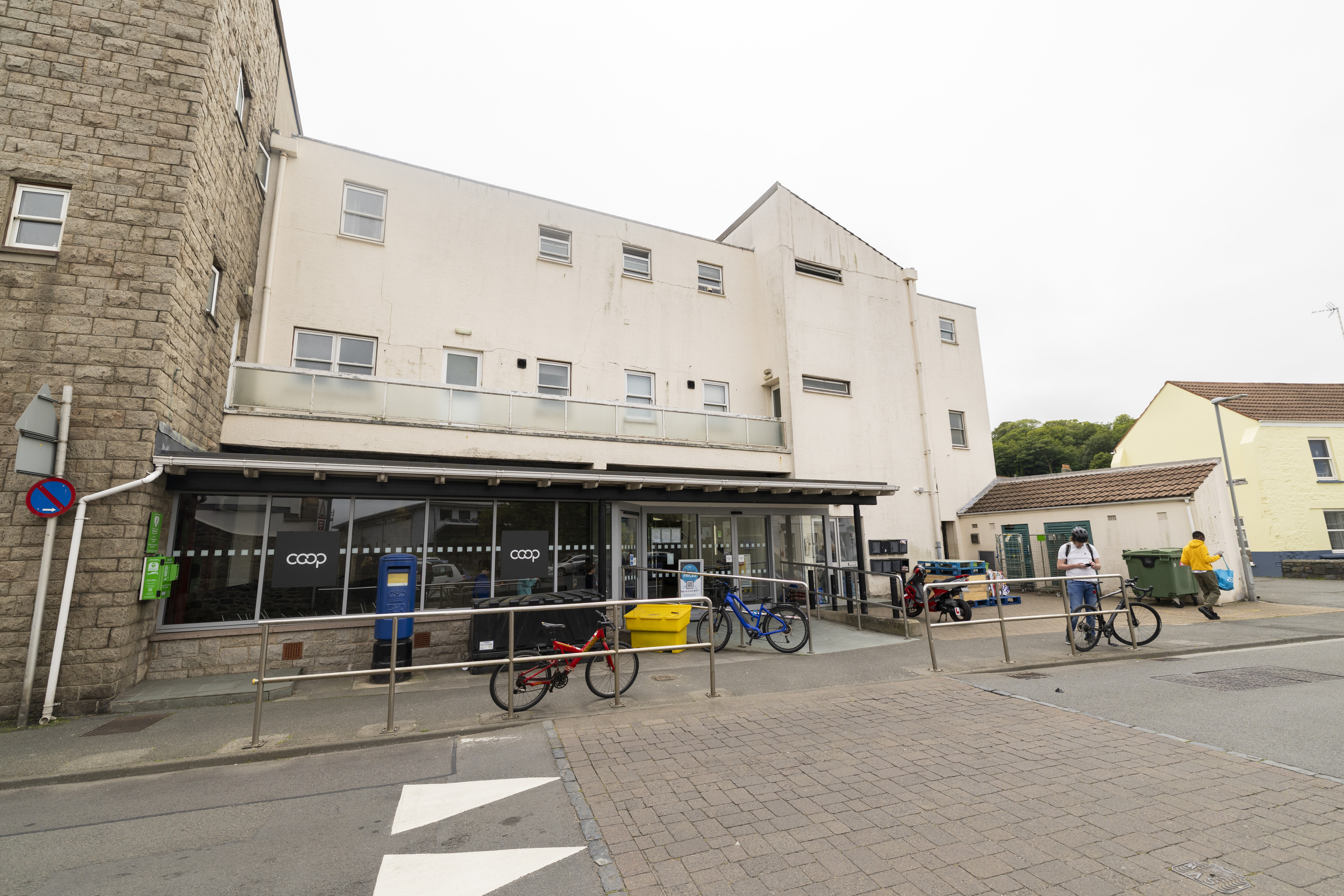 Domino’s pizza takeaway to open at Longstore