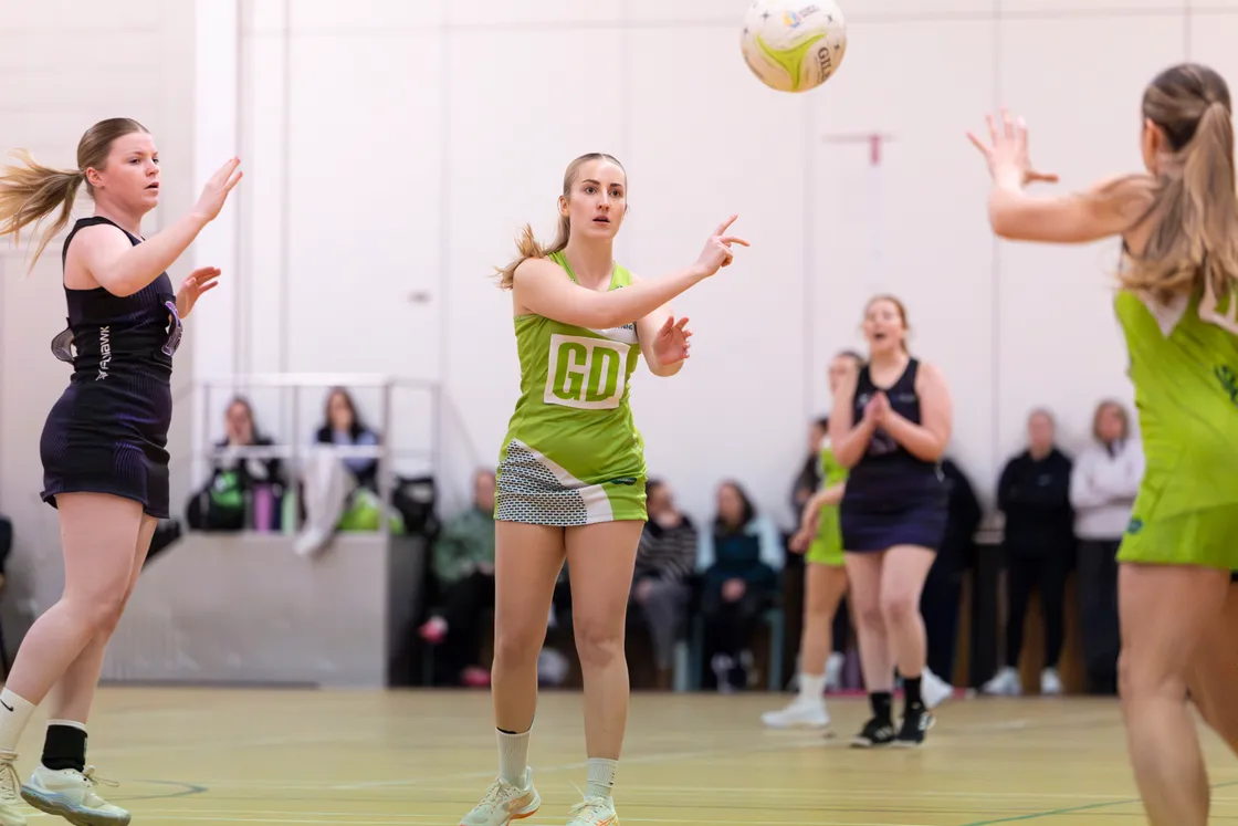 Player of the match GD Kerys Chamberlain makes a pass for Lightning. 