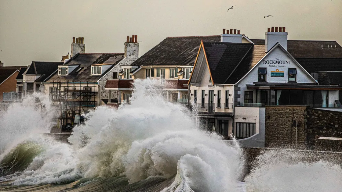 Storm Ciara Pictures - By Ben Fiore 13/02/20. (27166875)