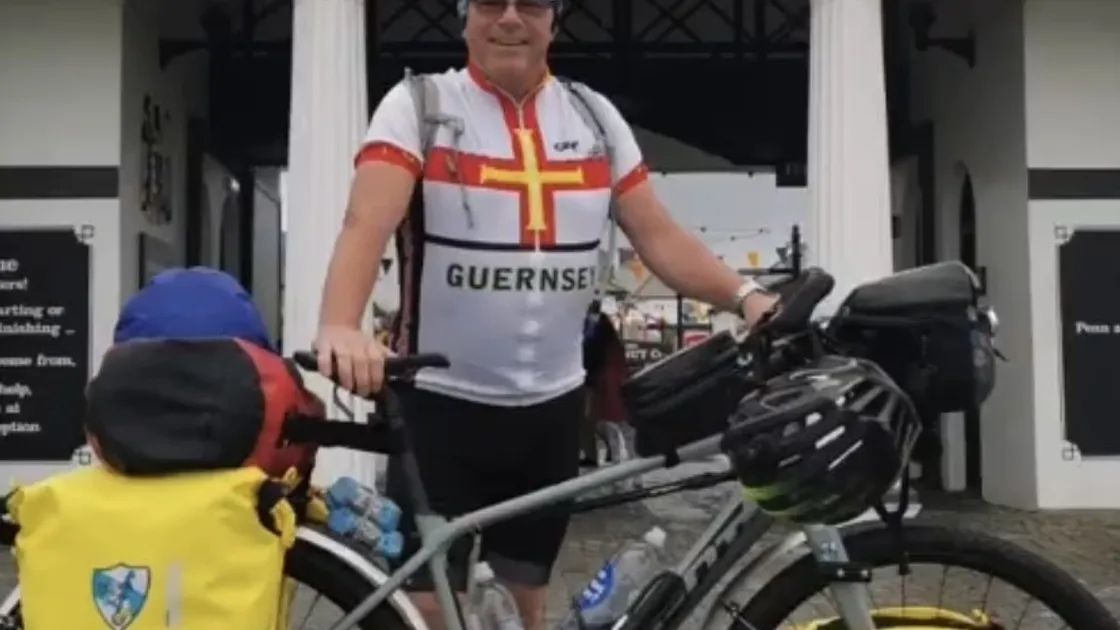 Simon Chapman set off from Land’s End on his charity cycle to John O’ Groats on Monday. (32383573)