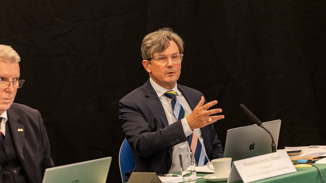 Scrutiny president Andy Sloan said that the decision to offer a sursis to political colleagues was taken during a presentation by P&R to deputies yesterday morning