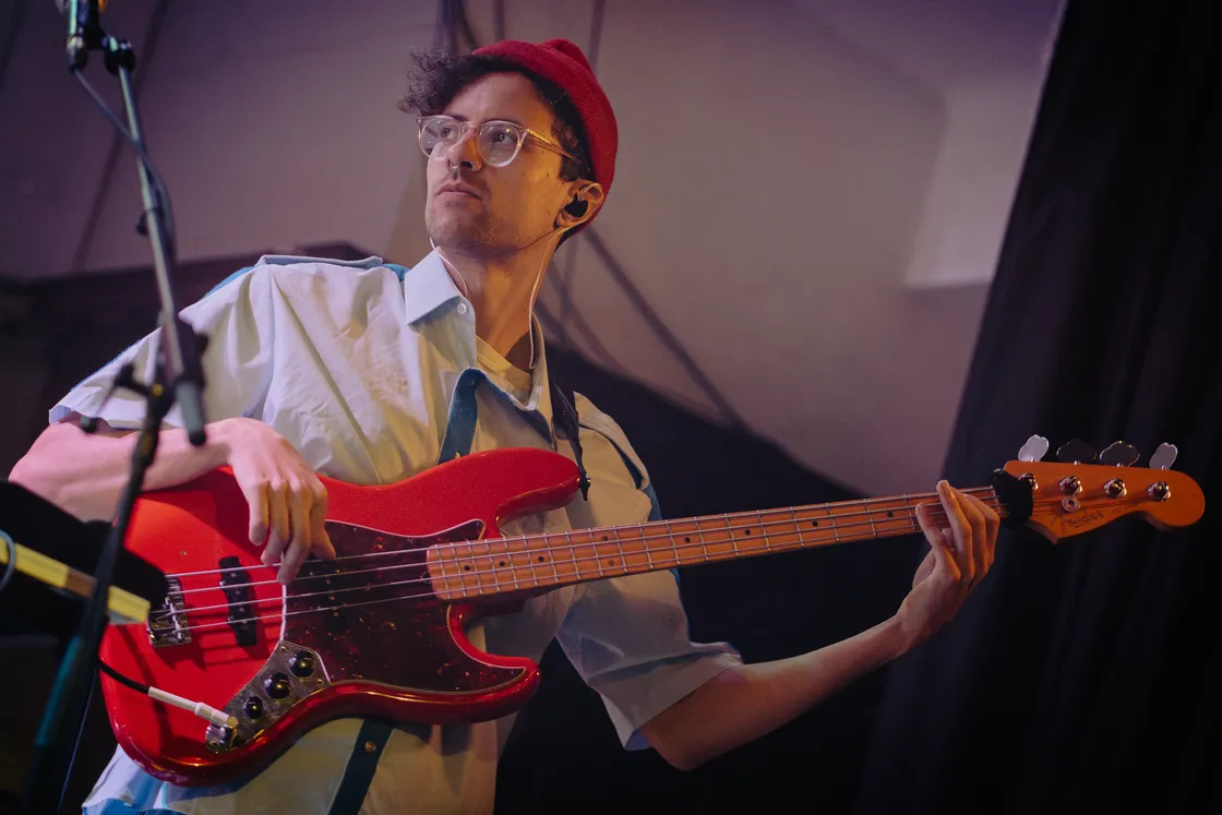 Adam Hutchison (Znaidi).