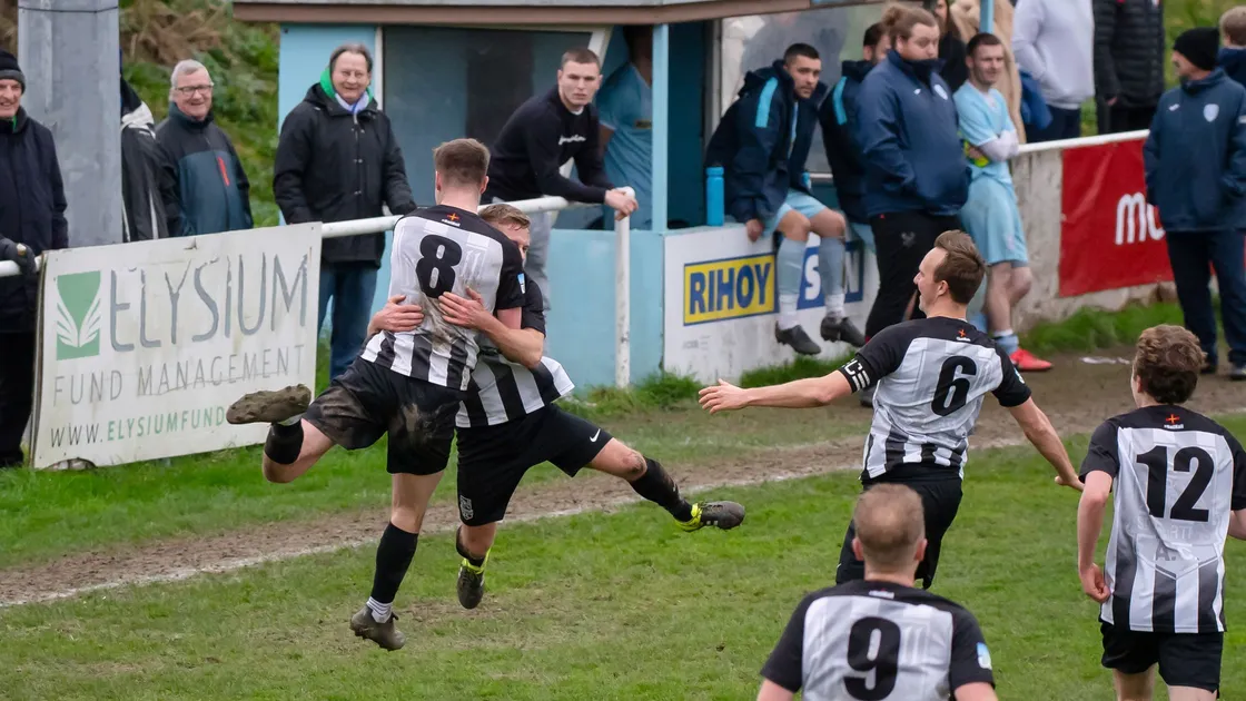 Saints celebrate Ollie Smith’s goal. (Picture by Andrew Le Poidevin, 30419209)