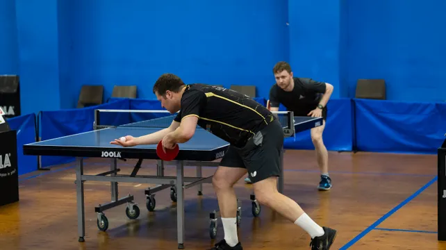 Dodd and Chivers live up to their billing to reach CI singles finals