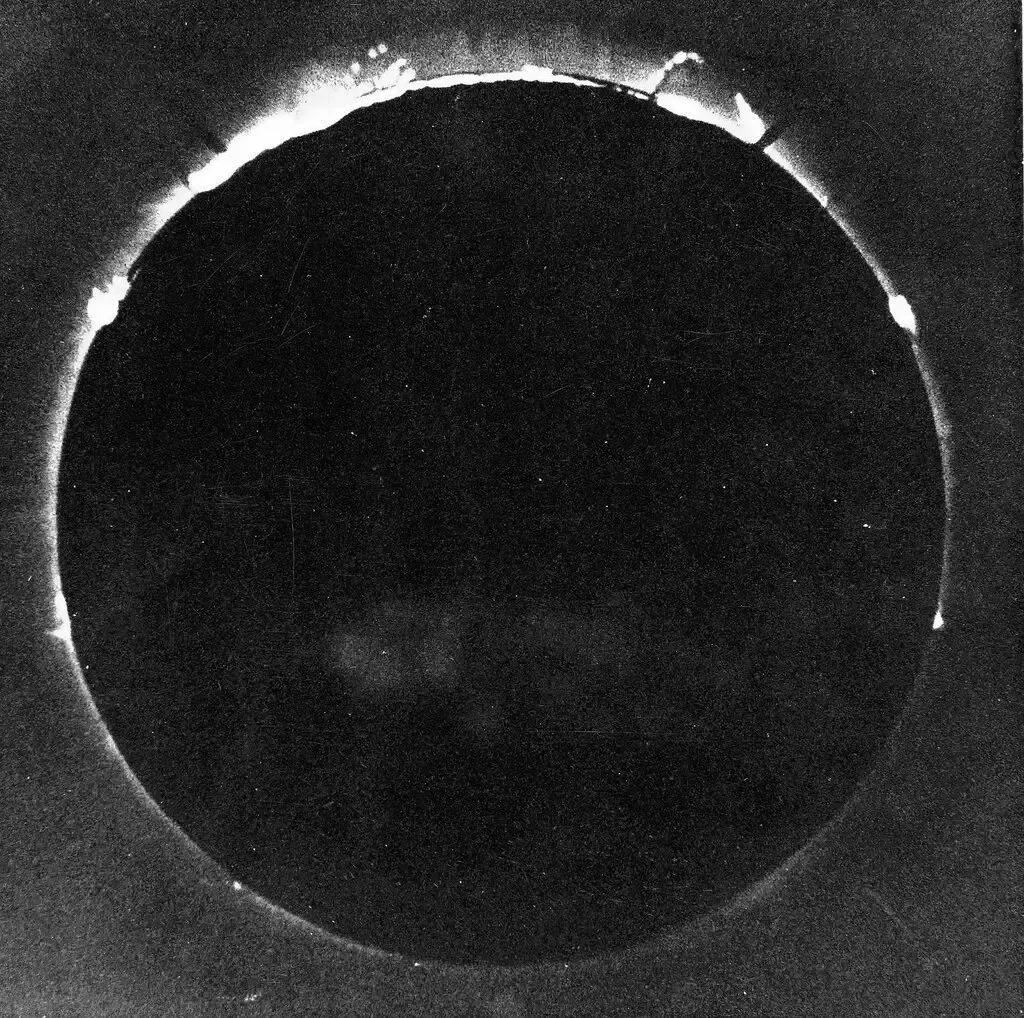 Unlike me, Warren didn’t turn up just to look at the eclipse, he also took a photograph – quite an important one.