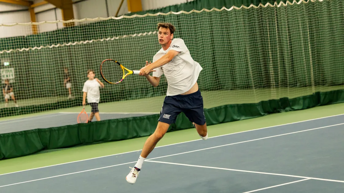 Tom Tuner took the first set in a battling performance