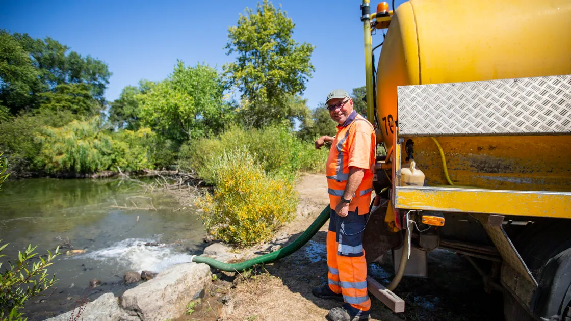 States worker Peter De Garis empties the 10th load of water into the pond from his tanker, which can hold 7,000 litres. (31145683)