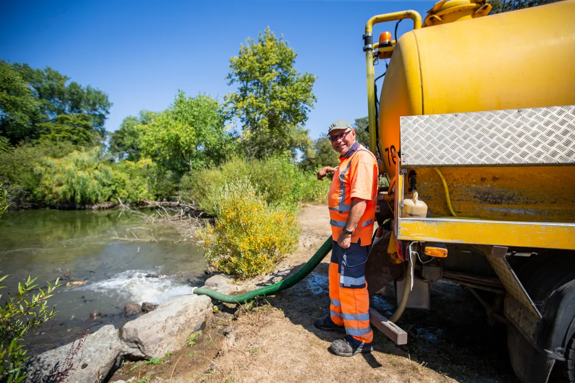 States worker Peter De Garis empties the 10th load of water into the pond from his tanker, which can hold 7,000 litres. (31145683)