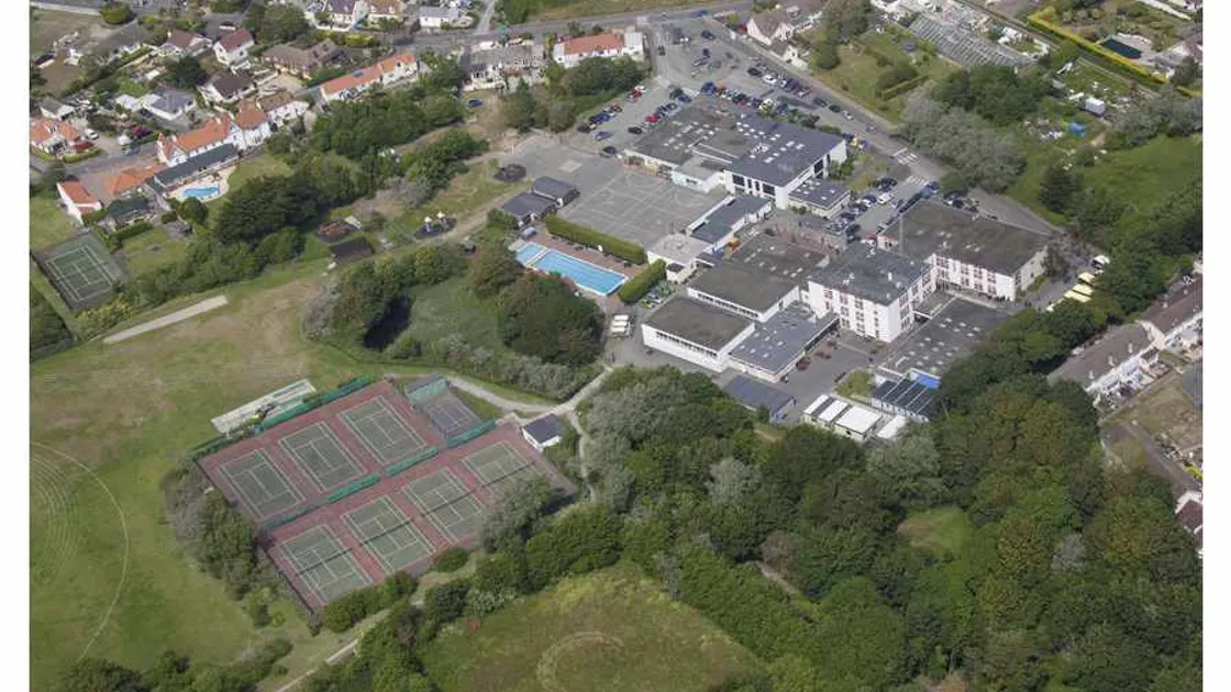 Building trade slams La Mare site delay