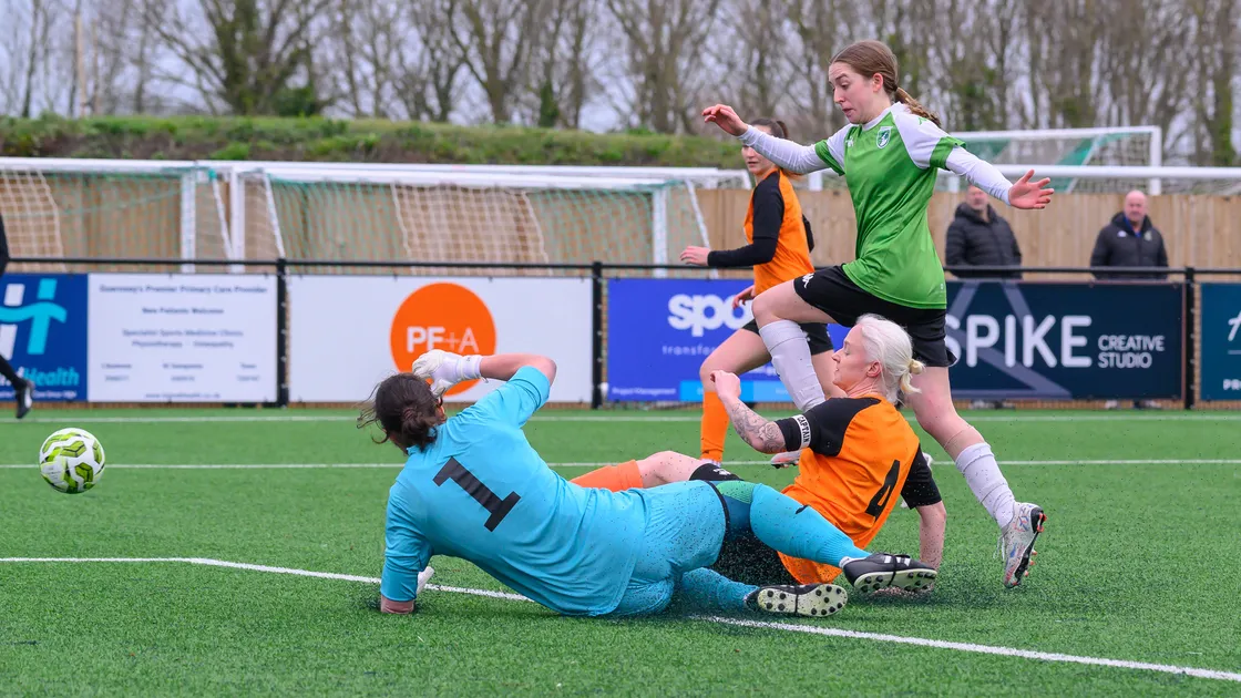 GFC’s Ruby Smith finds her path blocked by Bemerton Heath Harlequins goalkeeper Daisy Burnfield and captain Caitlin Lower at Victoria Park on Sunday