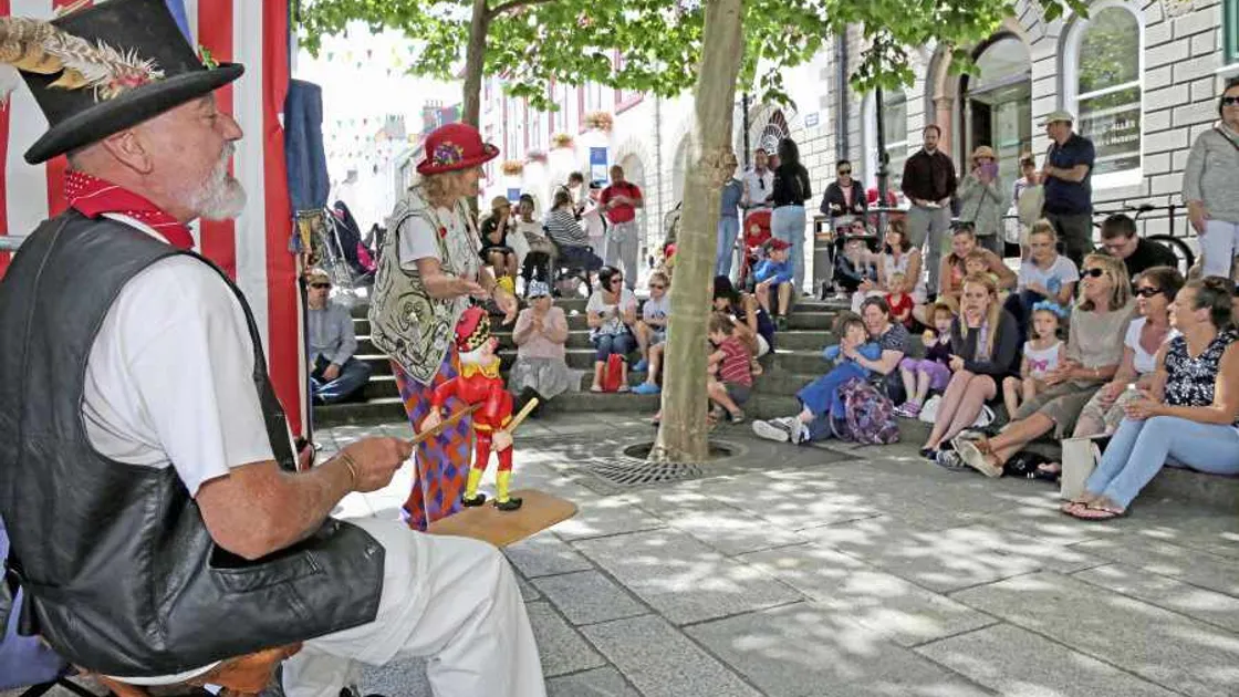 Kids get a kick out of Punch & Judy