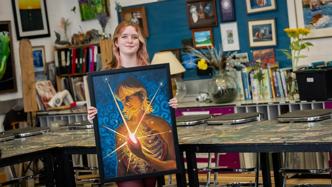Former Les Beaucamps student Francoise Bichard, who is now a Year 12 student at the Sixth Form Centre, has received formal recognition from the exam board for earning one of the highest art GCSE grades nationally.