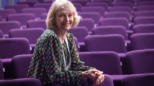 Drama adjudicator has own story of fog-disrupted travel