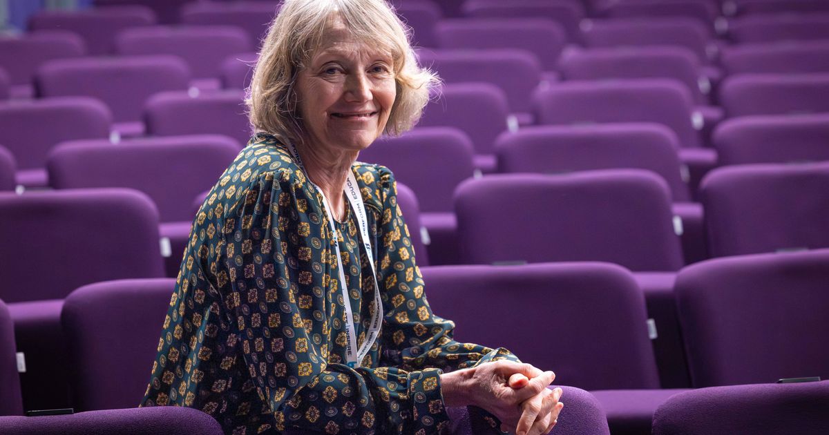 Drama adjudicator has own story of fog-disrupted travel