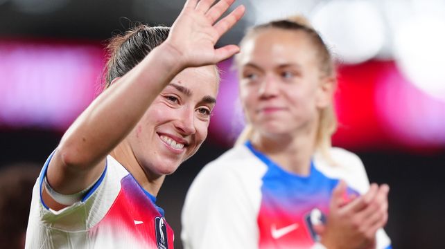Le Tissier shines in central role as Lionesses beat Australia