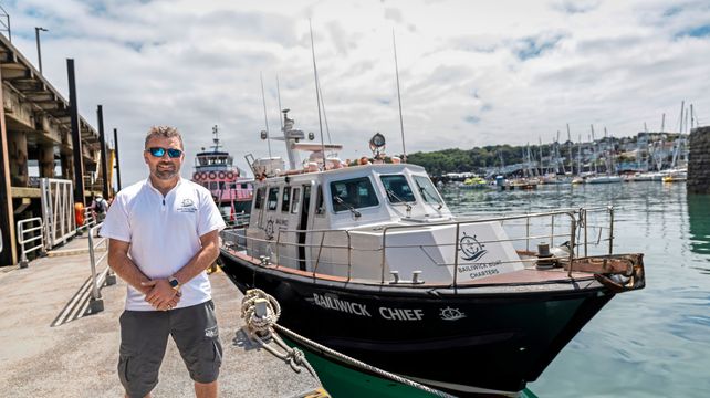 Charter boats team up to move stranded passengers