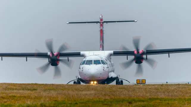 More larger airlines ready to fly to Guernsey, says ED