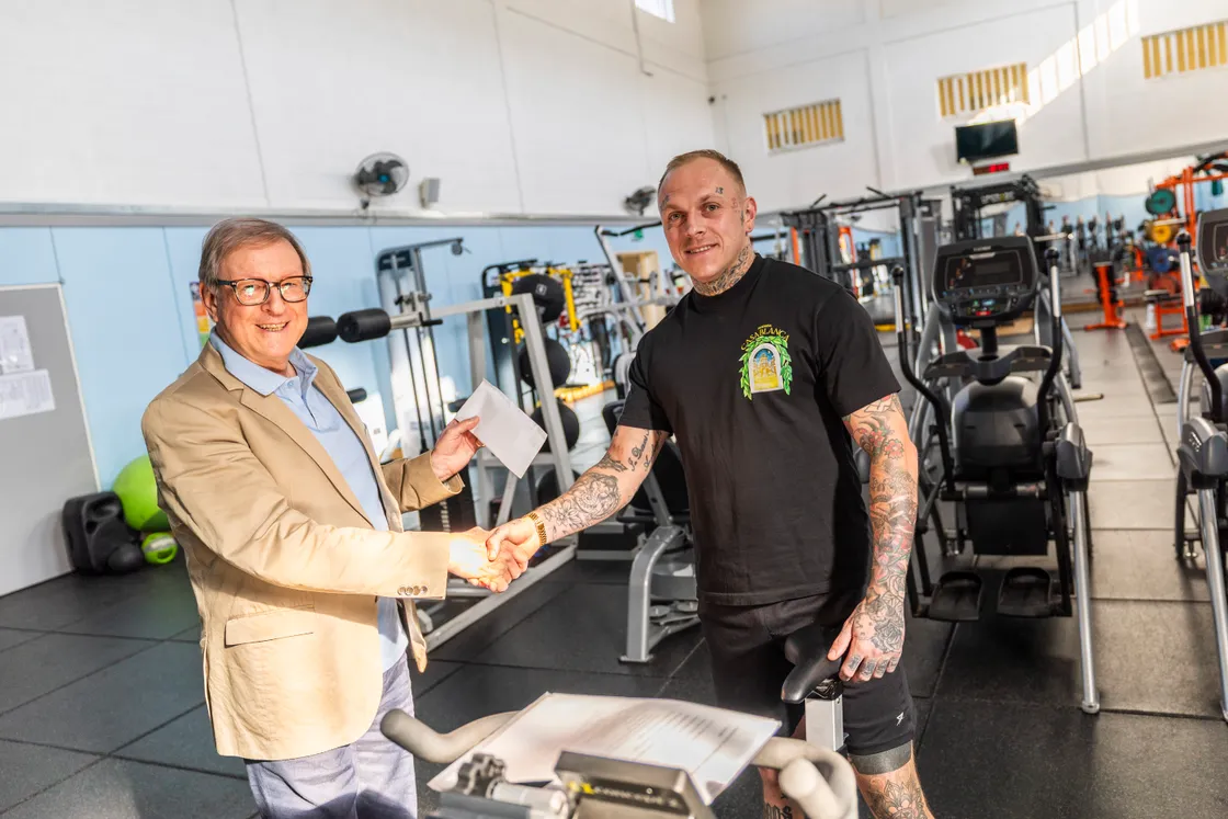 Parkinson’s Guernsey chairman Peter Neville was on hand to collect Mr Jenkins’ donation.