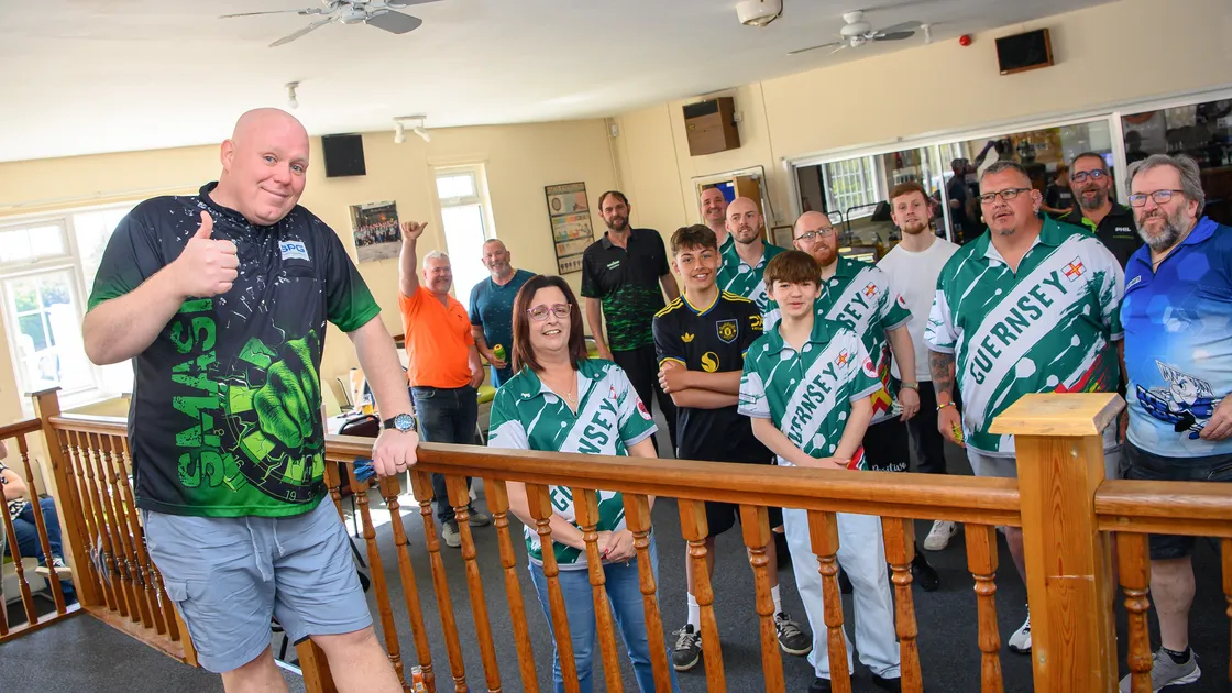 Professional player Martin 'Smash' Lukeman and the enthusiastic locals at the West Legion.