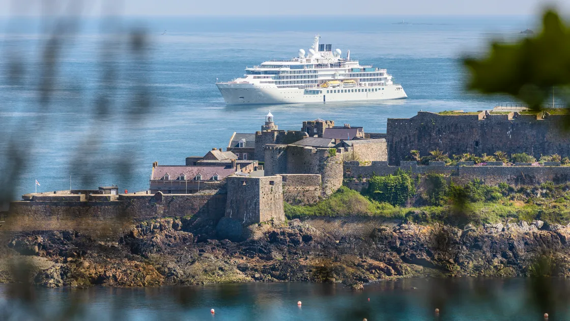 P&O Cruises, Silversea, and Ambassador – the three operators who brought the most visitors to Guernsey last year – feature prominently in this year’s advance schedule