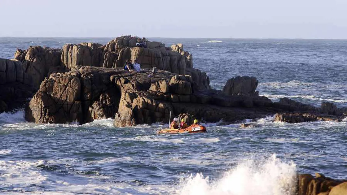 Coastal rescue saves teens stranded on rocks