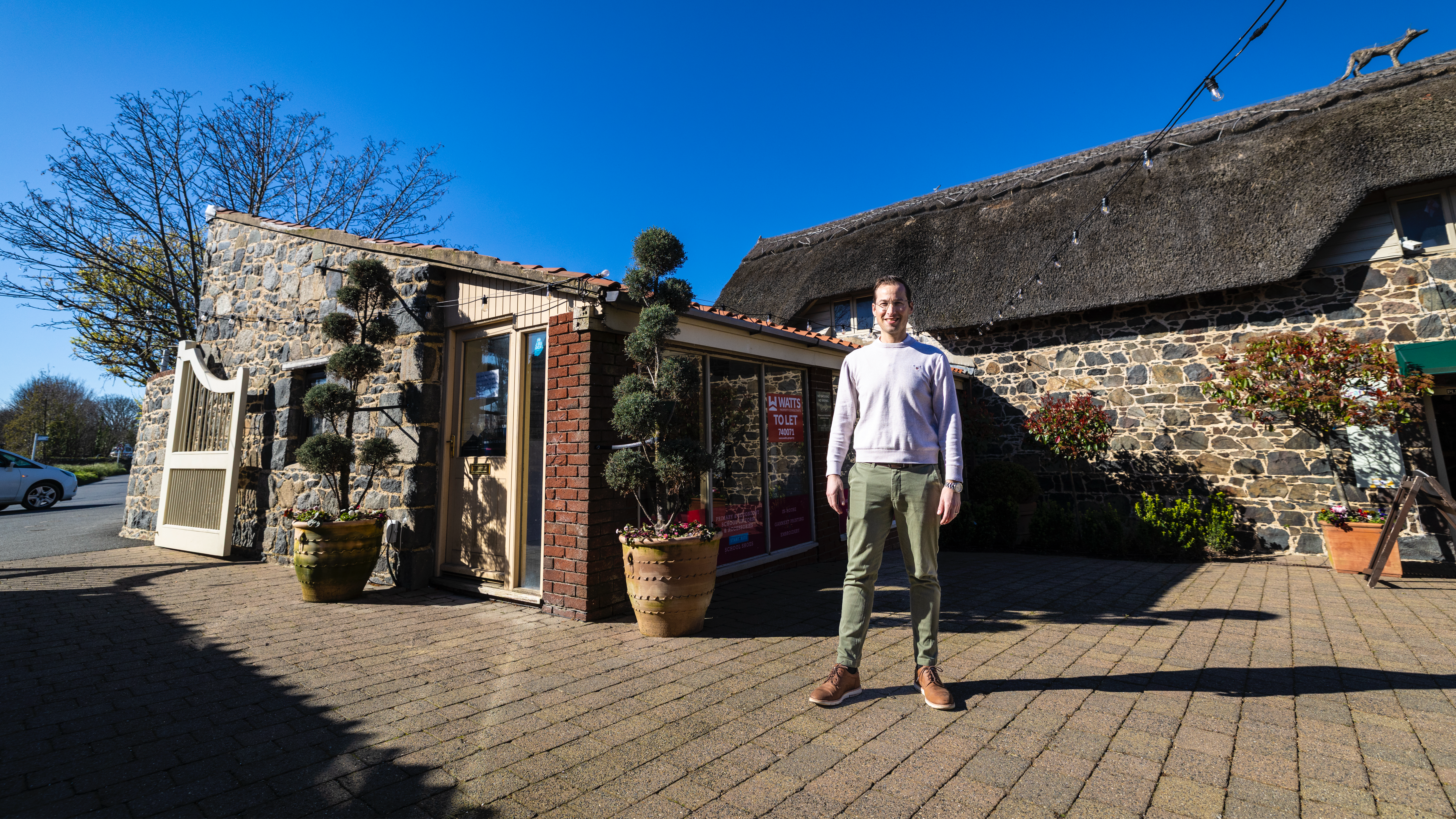 Les Bourgs Hospice allowed to open a shop at Oatlands