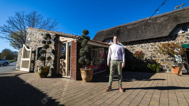 Les Bourgs Hospice allowed to open a shop at Oatlands