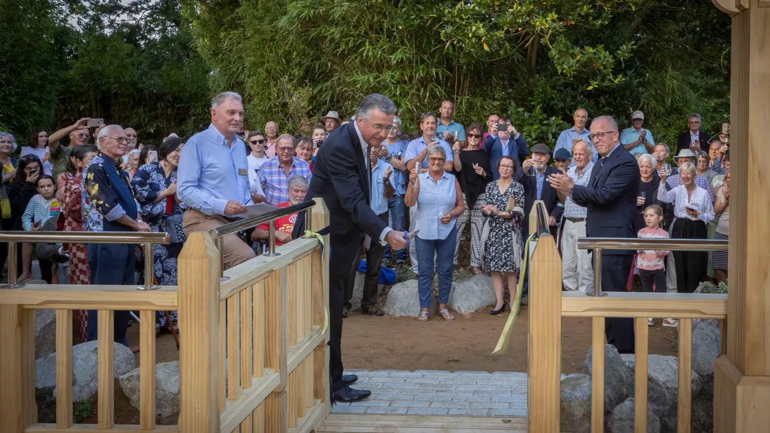 The Bailiff Richard McMahon officially unveils the Japanese Pavilion, with Brian Acton of the Rotary Club to the left. (Picture by Chris George, 29999954)