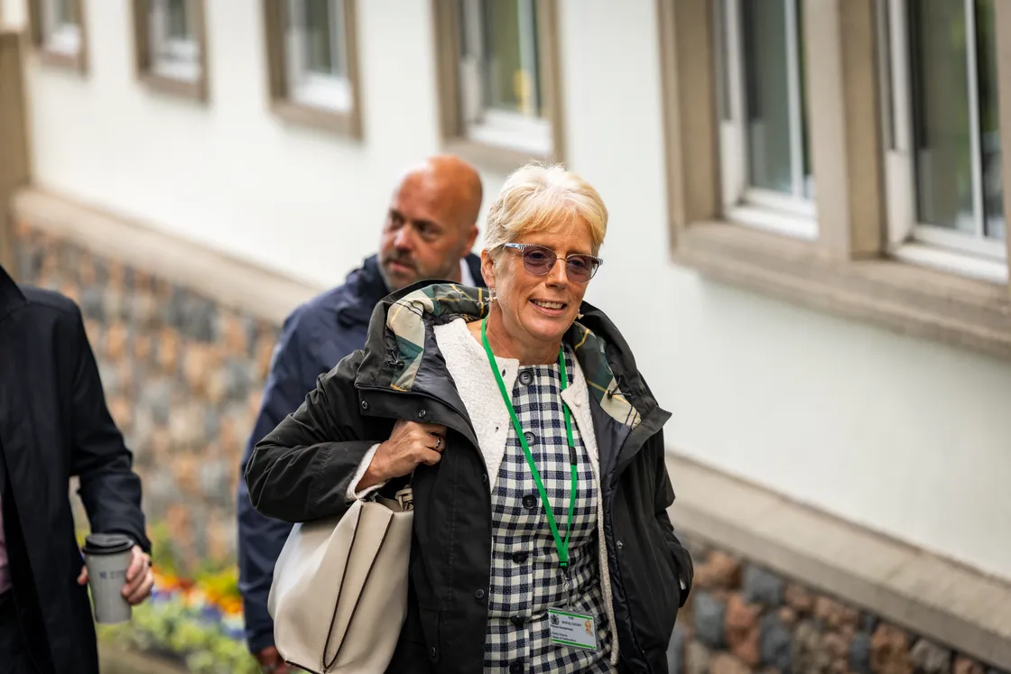 Rhona Humphreys, backed by Forward Guernsey colleague Deputy Tom Rylatt, wants to see P&R target annual savings of 1% when it updates the Funding and Investment Plan later in the year