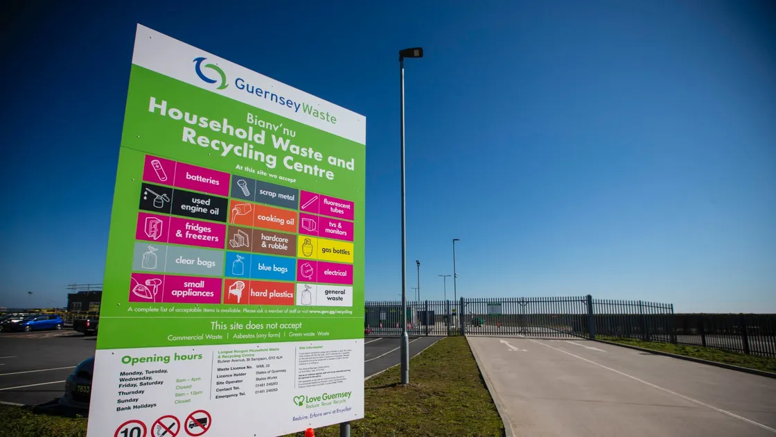 Longue Hougue. (Picture by Peter Frankland, 32882823)