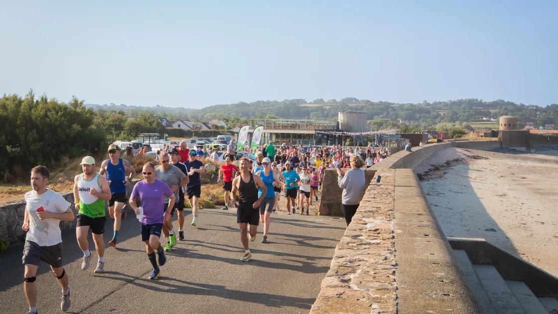 The Guernsey Alzheimer’s Association Tower to Tower Walk and Run starts at Vazon and heads north to L’Ancresse. 