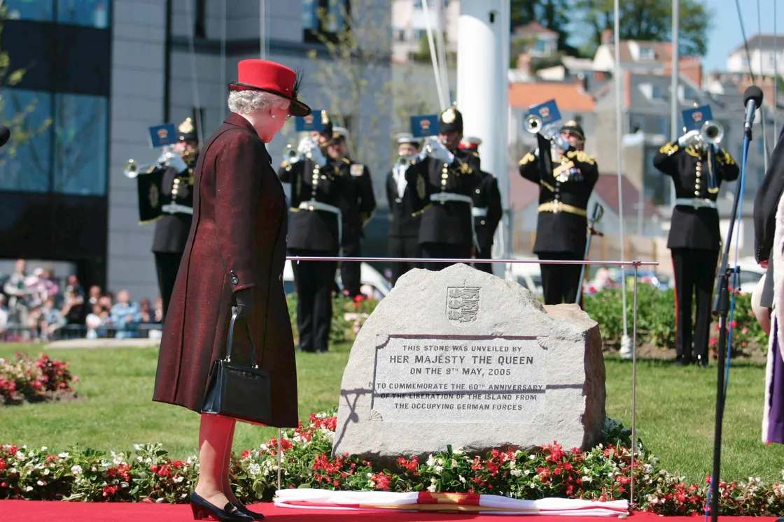 Queen Elizabeth II visited the mast in 2005 as part of the Liberation Day celebrations.