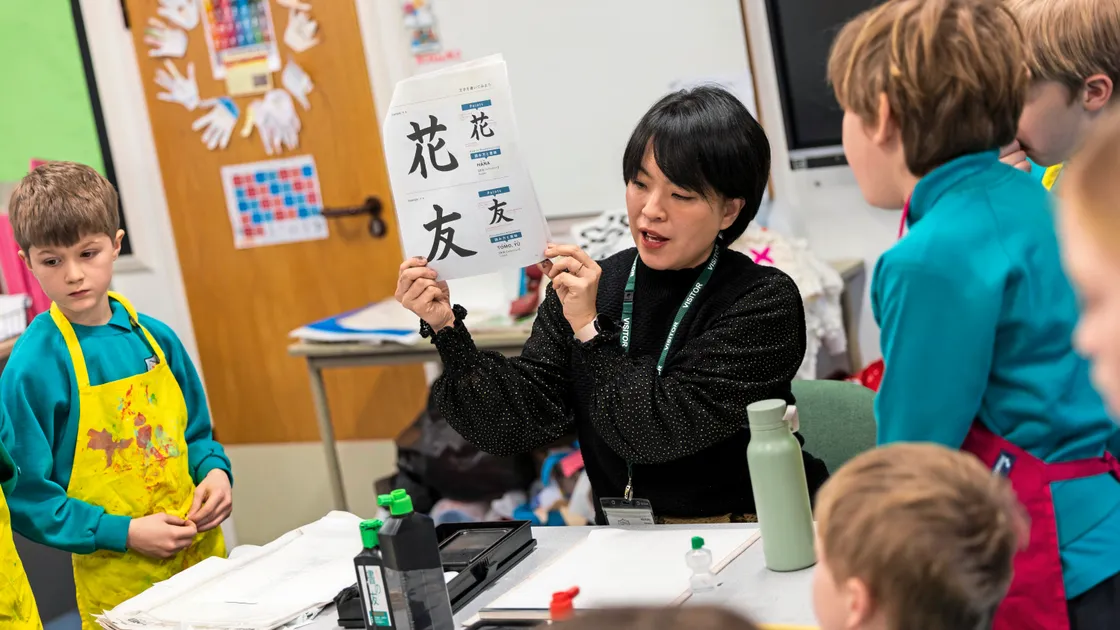 Naoko Mauger visited Hautes Capelles Primary School to teach children the art of Japanese calligraphy. (Picture by Sophie Rabey, 34037719)