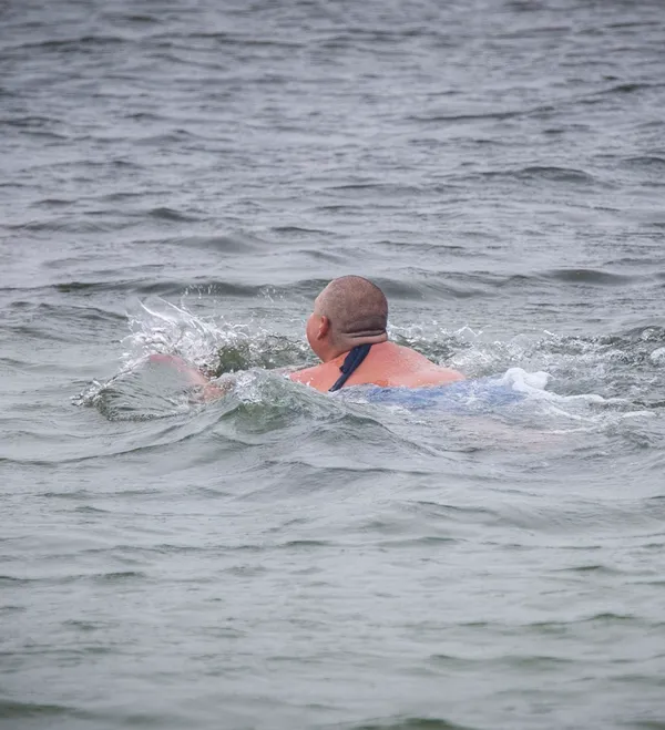 Picture by Sophie Rabey.  14-08-20.  Lorna Froome has just surpassed swimming every day for 1,000 days.  She began the challenge originally to swim every day for a year, and decided she would carry on.  Swimming at Fort Grey is one of her usual spots.. (28584198)