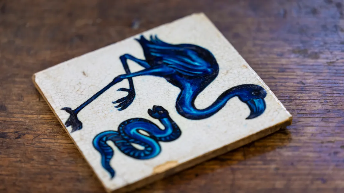 A tile by Gwynne-Evans William De Morgan
