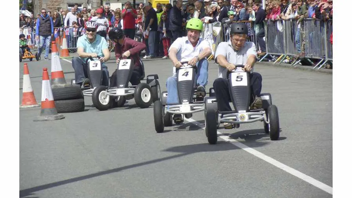 Politicians clash in Grand Prix kart race