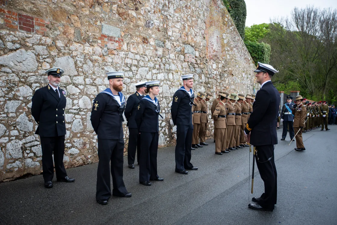 Representatives of the crew of HMS Puncher, commanded by Guernseyman Lt William De La Mare. (32088510)