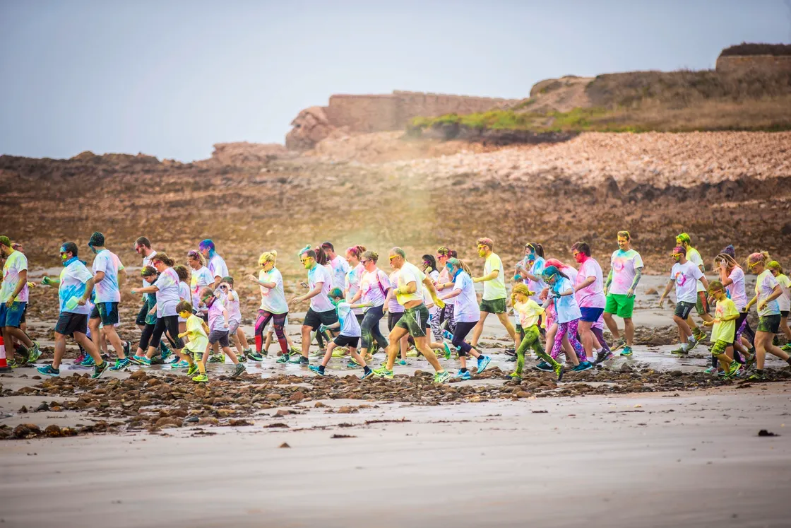 Vazon turns into Rainbow Beach for colour fun run