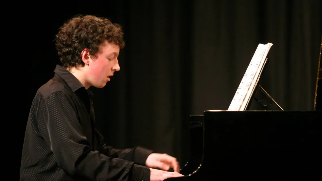 Angus tells me that even as he was working his way through the grades and appearing at eisteddfods at Beau Sejour, he always gravitated towards improvising and ‘discovering my own music’