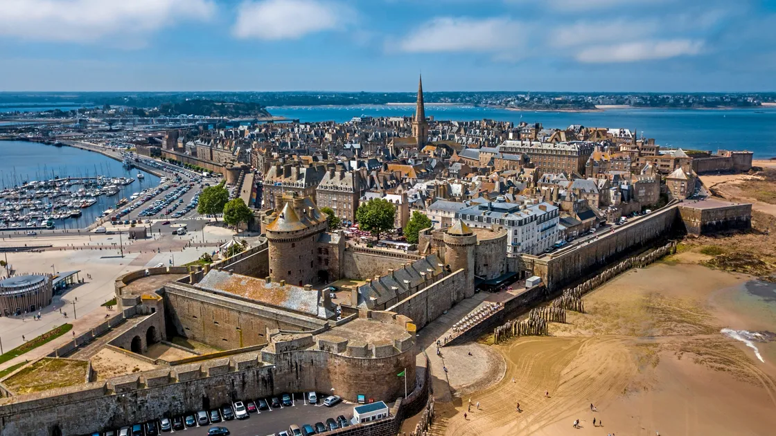 The delegation, all members of the French National Assembly’s study group for the Channel Islands, held discussions on Guernsey’s Marine Spatial Plan, energy projects, connectivity and the island’s Millennium 2027 celebrations, marking the birth of William the Conqueror. 